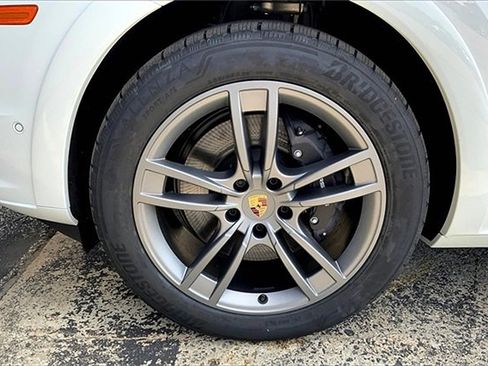 New 2025 Porsche Cayenne Coupe image 14