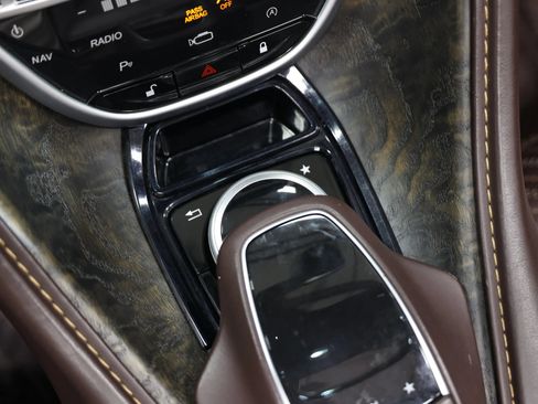 Used 2019 Aston Martin DB11 Volante RWD image 41