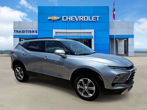 Used 2024 Chevrolet Blazer LT w/ Convenience Package FWD image 2