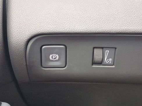 Used 2023 Buick Enclave Essence image 17