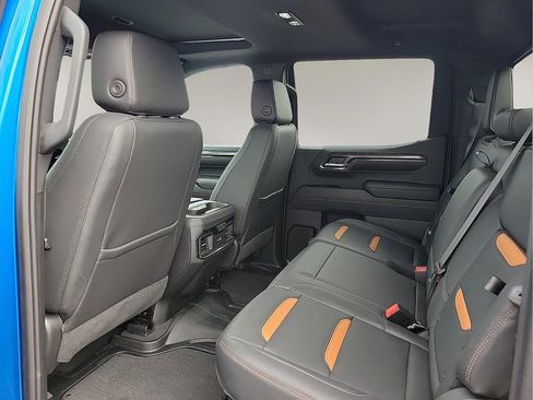 Used 2024 GMC Sierra 1500 AT4 w/ Technology Package image 9