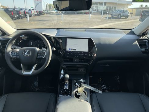 Used 2024 Lexus NX 250 FWD image 12