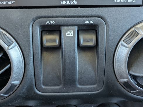 Used 2018 Jeep Wrangler Sport image 24