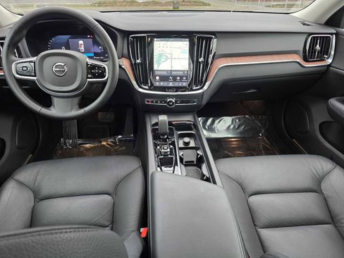 Certified 2025 Volvo V60 B5 Cross Country Plus image 18