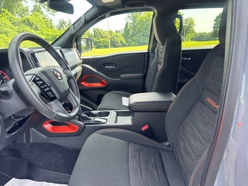 Used 2025 Nissan Frontier PRO-4X AWD/4WD image 15