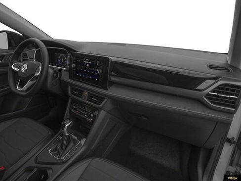 New 2026 Volkswagen Taos SE image 6