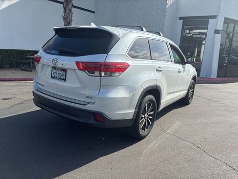 Used 2017 Toyota Highlander XLE w/ Carpet Mat Package FWD image 10