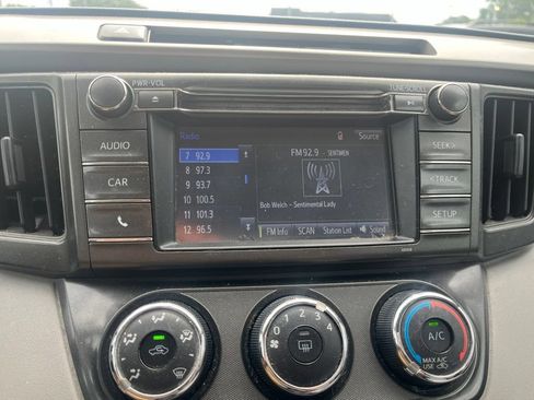 Used 2015 Toyota RAV4 LE FWD image 17