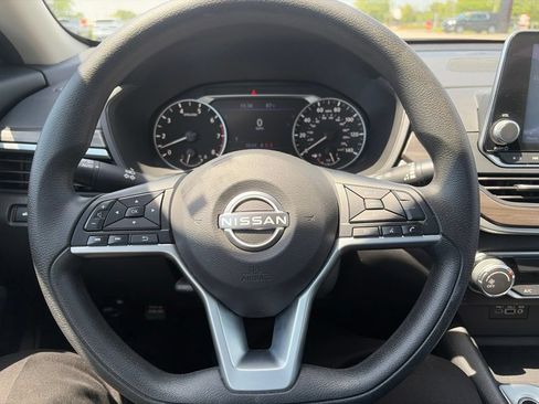 Used 2025 Nissan Altima 2.5 SV FWD image 26