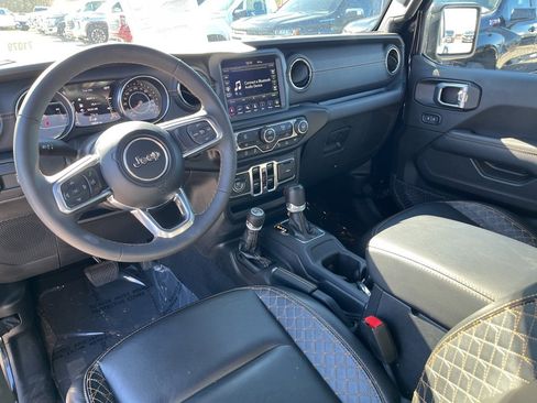 Used 2023 Jeep Gladiator Overland image 12