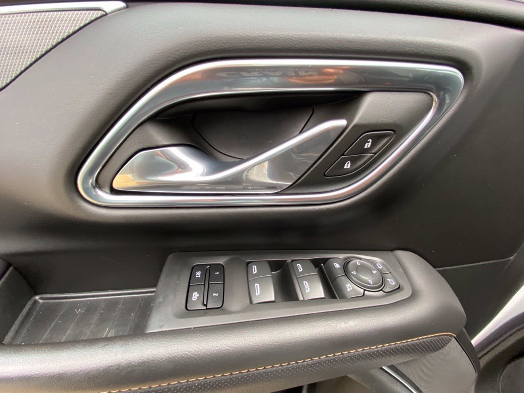 Used 2023 GMC Yukon AT4 w/ AT4 Premium Package AWD/4WD image 11