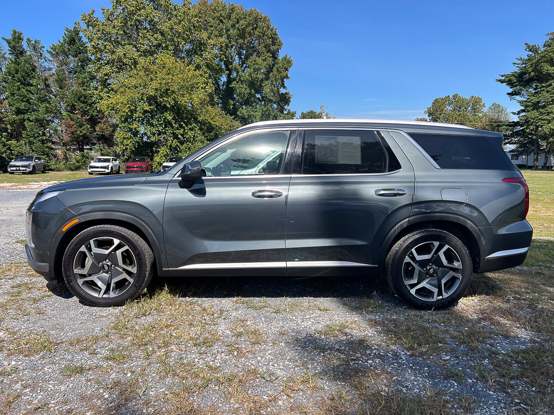 Used 2023 Hyundai Palisade SEL w/ Premium Package AWD/4WD image 3