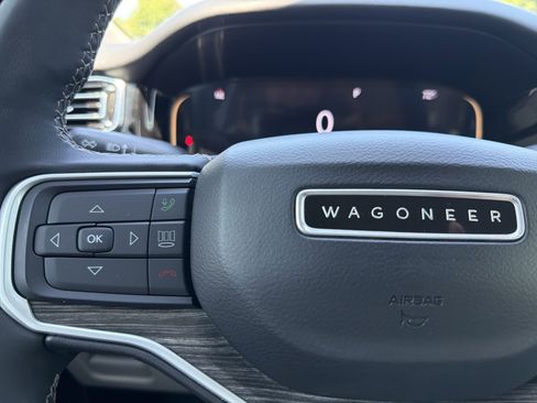 Used 2022 Jeep Wagoneer Series II AWD/4WD image 9