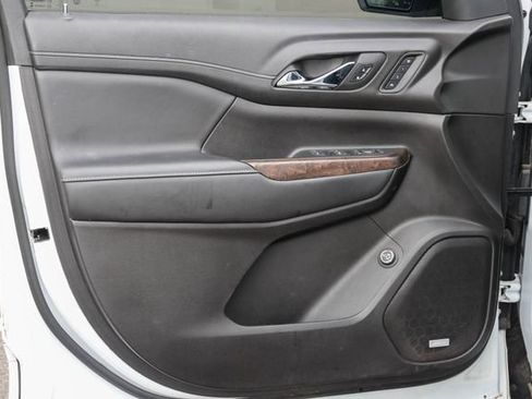 Used 2023 GMC Acadia Denali w/ Denali Technology Package FWD image 10