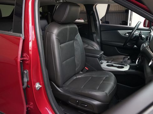 Used 2020 Chevrolet Blazer LT w/ Sound & Technology Package FWD image 3