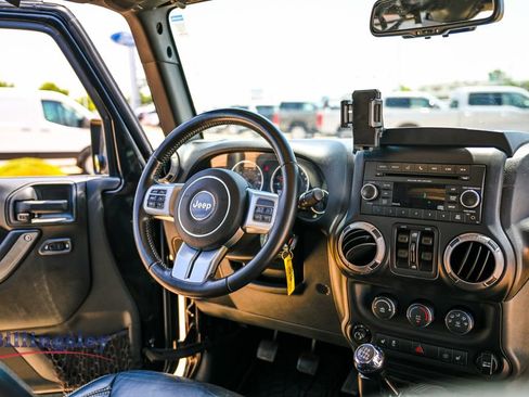 Used 2017 Jeep Wrangler Unlimited Sport AWD/4WD image 15
