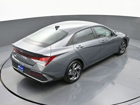 Certified 2025 Hyundai Elantra Sport image 28