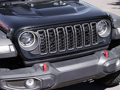 Used 2025 Jeep Wrangler Unlimited Rubicon AWD/4WD image 3