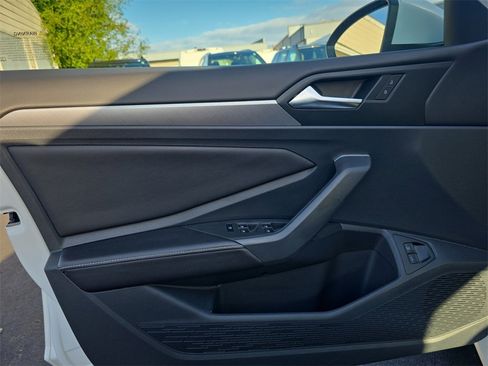 Used 2023 Volkswagen Jetta SE image 11