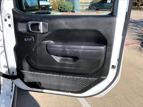 Used 2024 Jeep Wrangler Unlimited Rubicon image 21