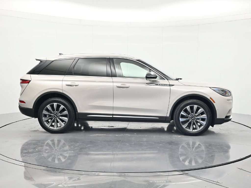 Used 2022 Lincoln Corsair Reserve w/ Equipment Group 201A FWD image 4