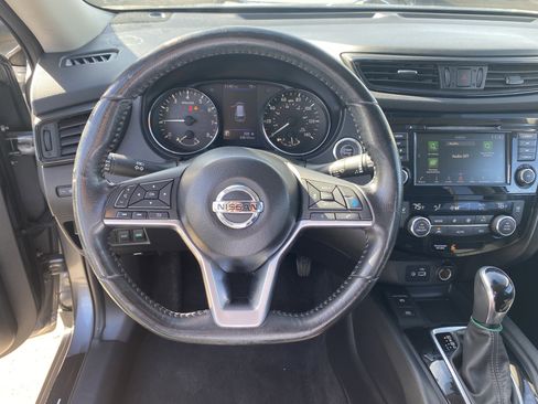 Used 2020 Nissan Rogue SV w/ Premium Package image 12