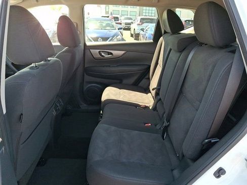 Used 2016 Nissan Rogue SV FWD image 13