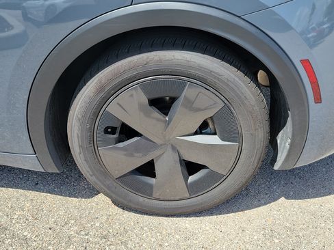 Used 2024 Toyota Prius LE image 9