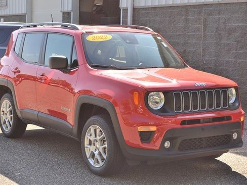 Used 2022 Jeep Renegade Latitude image 2
