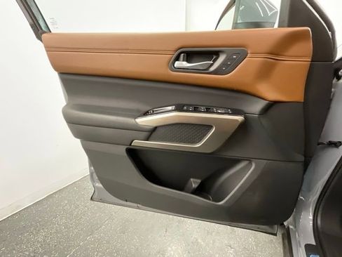 Used 2024 Nissan Pathfinder Platinum w/ Cargo Package AWD/4WD image 9