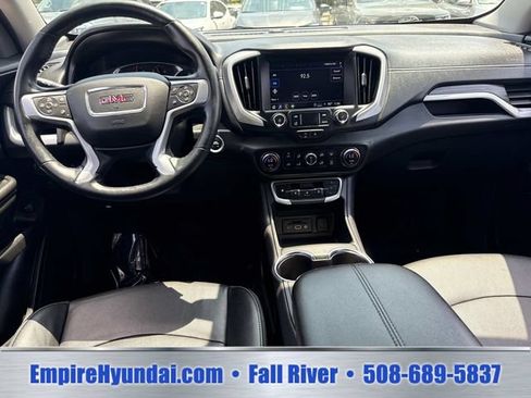 Used 2024 GMC Terrain SLT AWD/4WD image 17