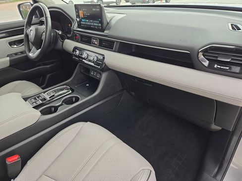 Used 2025 Honda Pilot Elite image 33