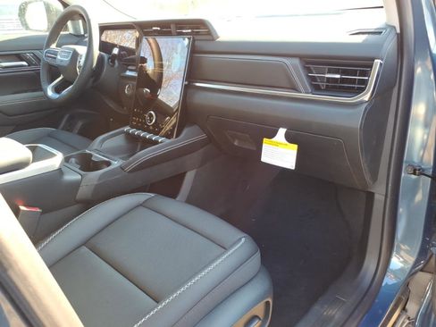 New 2026 GMC Terrain Denali w/ LPO, Black Badging Package image 7