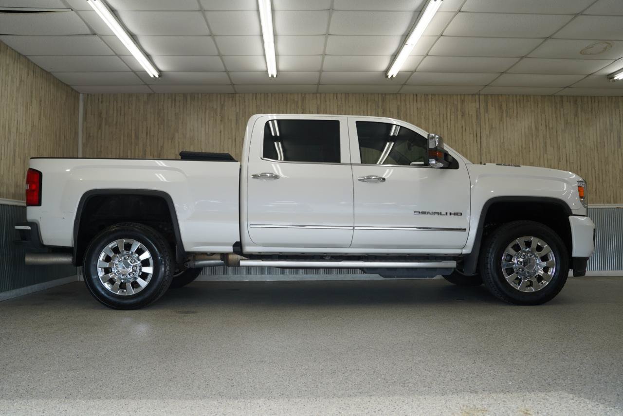 Used 2019 GMC Sierra 2500 Denali w/ Duramax Plus Package AWD/4WD image 6