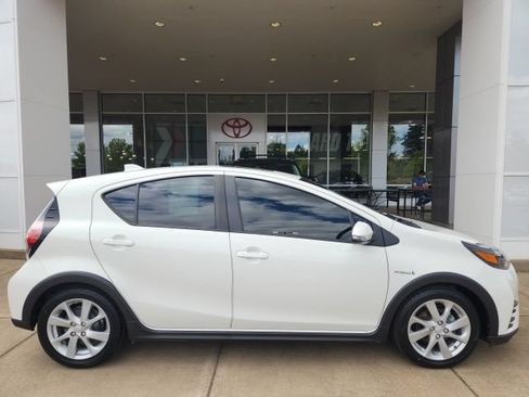 Used 2018 Toyota Prius C Four FWD image 3