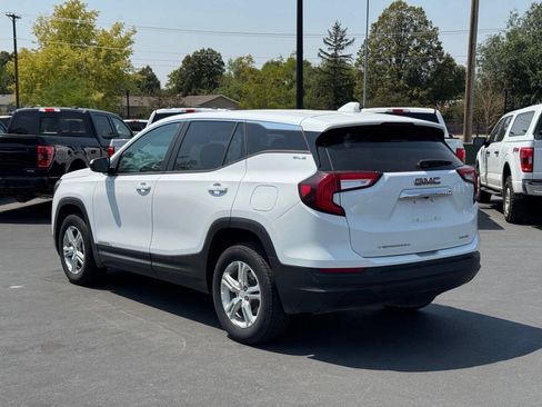 Used 2024 GMC Terrain SLE AWD/4WD image 5