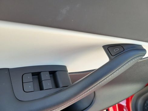 Used 2022 Tesla Model Y Performance AWD/4WD image 21