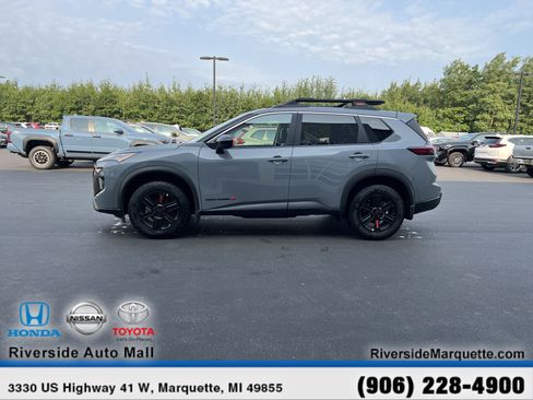 Used 2025 Nissan Rogue SV AWD/4WD image 4