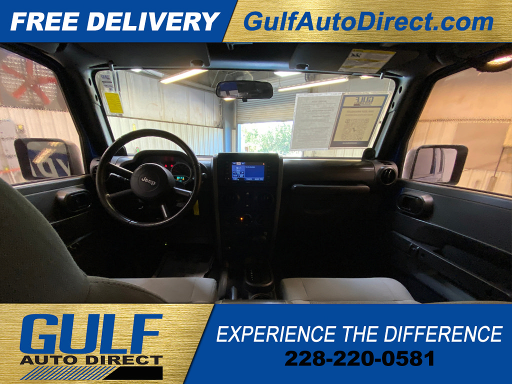 Used 2009 Jeep Wrangler Unlimited Rubicon w/ Dual Top Group AWD/4WD image 2