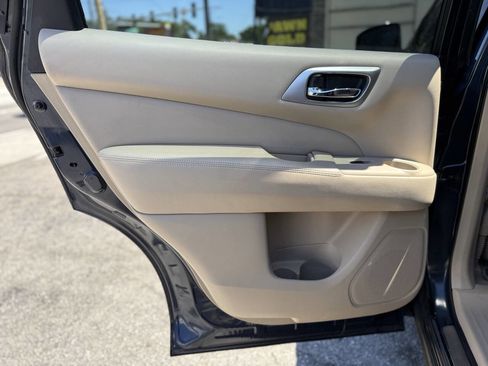 Used 2015 Nissan Pathfinder SL w/ SL Tech Package FWD image 20