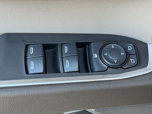 Used 2025 Chevrolet Silverado 1500 LT image 12