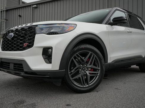 New 2026 Ford Explorer ST RWD image 4