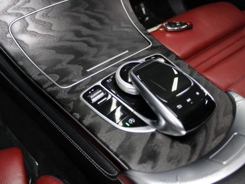 Used 2018 Mercedes-Benz GLC 300 4MATIC w/ AMG Line image 19