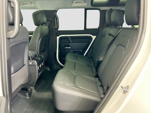 Used 2025 Land Rover Defender 110 S image 20