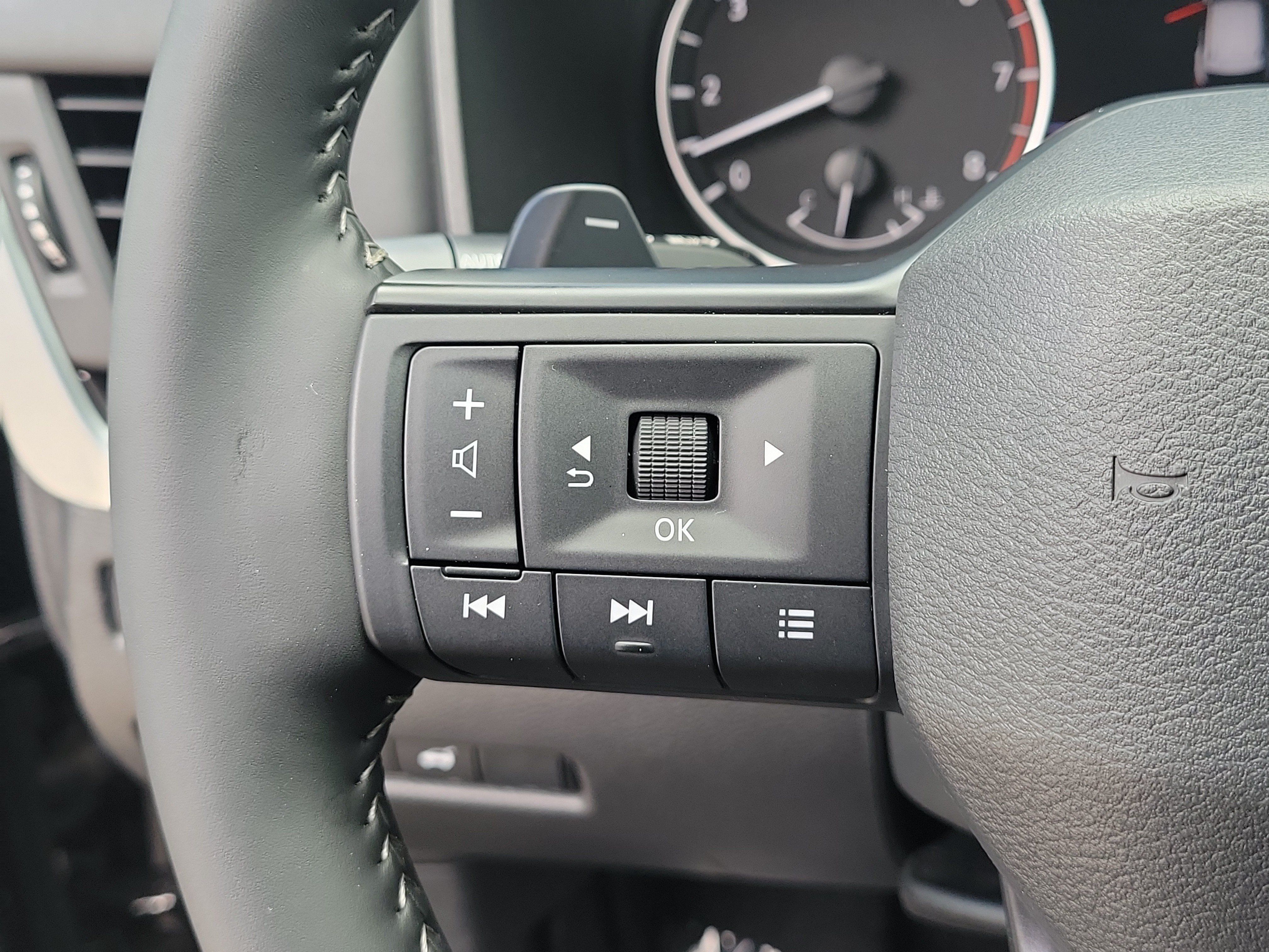 Certified 2026 Nissan Rogue SV w/ Cold Weather Package FWD image 22