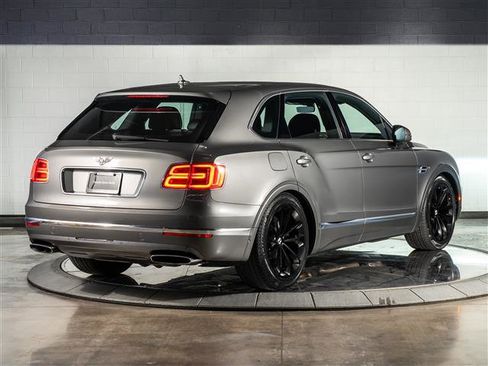 Used 2018 Bentley Bentayga image 9