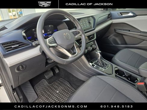 Used 2024 Volkswagen Taos SE image 13