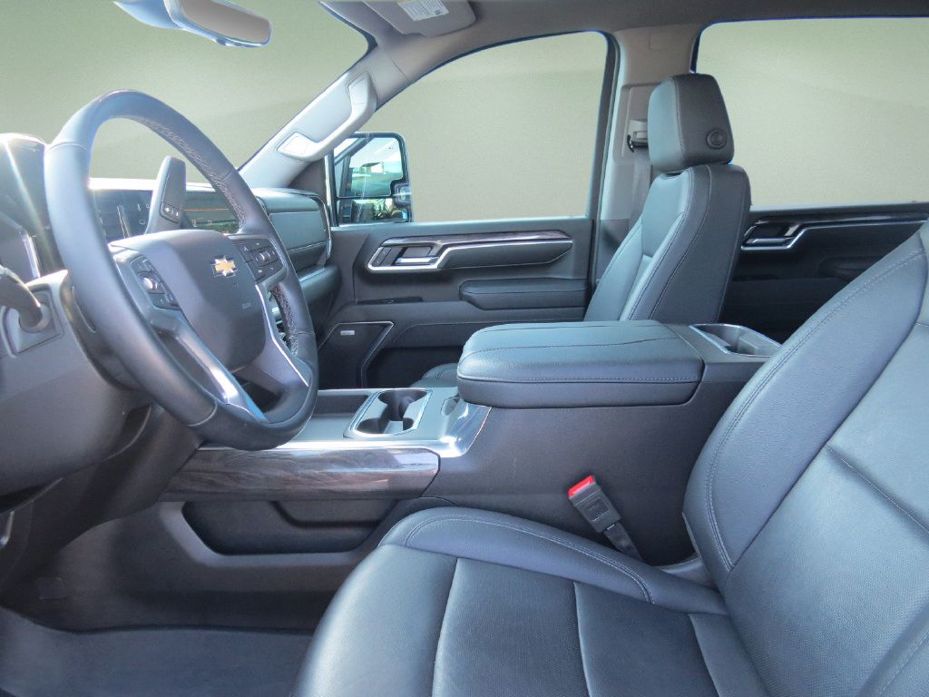Certified 2025 Chevrolet Silverado 2500 LTZ w/ LTZ Convenience Package AWD/4WD image 15