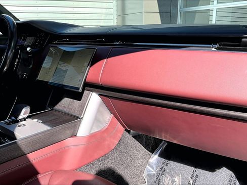 Used 2025 Land Rover Range Rover Autobiography image 15