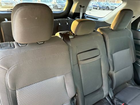 Used 2023 Ford Explorer XLT image 38
